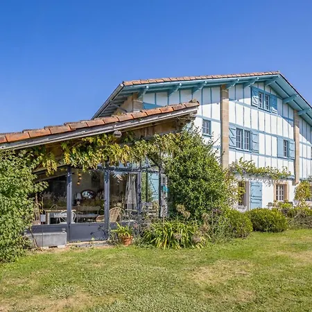 Villa De 5 Chambres Avec Piscine Privee Jardin Clos Et Wifi A A 9 Km De La Plage *